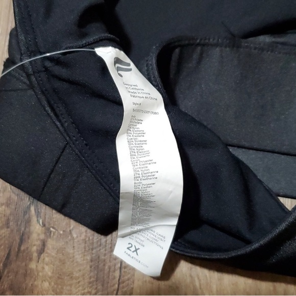2 Fabletics athletic bras size XXL (18/20) - Picture 6 of 8